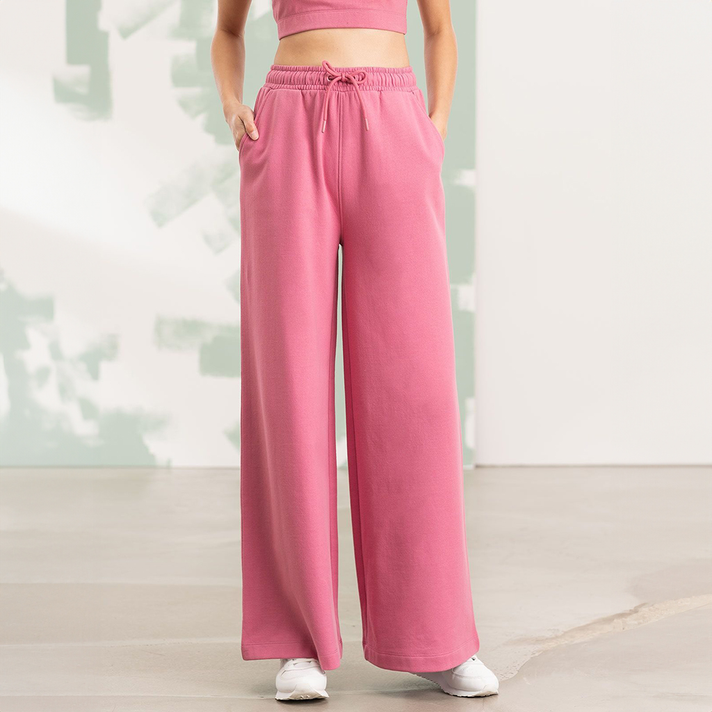 pantalone jogger in felpa riciclata con gamba a palazzo